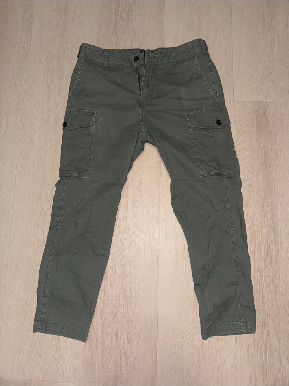 Dockers Men's Cargo Pants in Olive Size 33